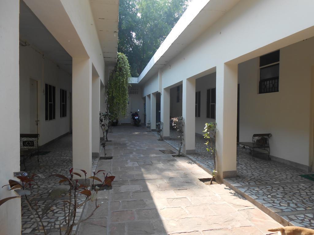 Hotel Sheela, 100M From Taj Mahal Agra  Eksteriør bilde