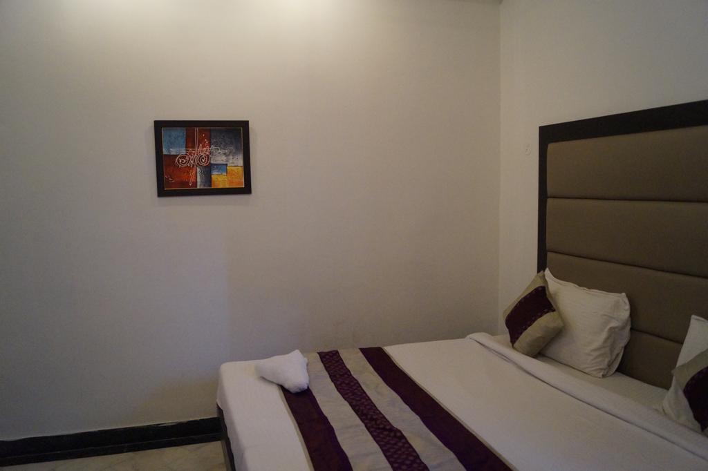 Hotel Sheela, 100M From Taj Mahal Agra  Eksteriør bilde