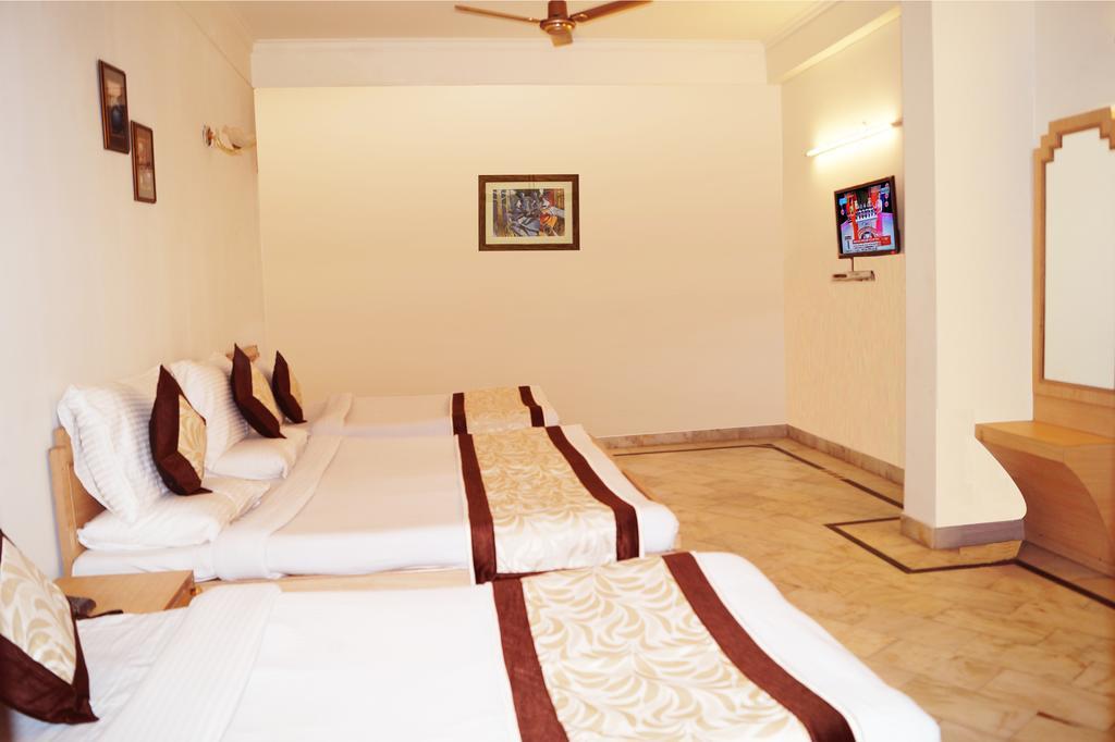Hotel Sheela, 100M From Taj Mahal Agra  Eksteriør bilde