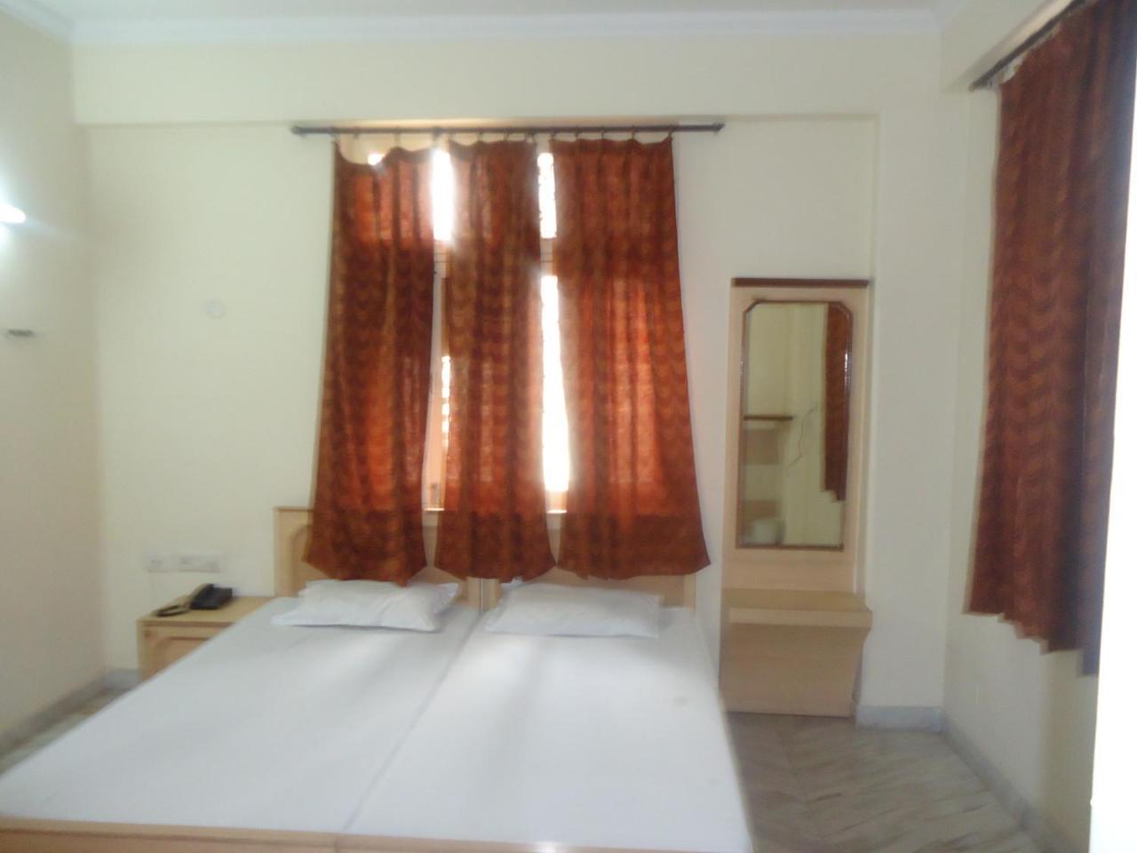Hotel Sheela, 100M From Taj Mahal Agra  Rom bilde