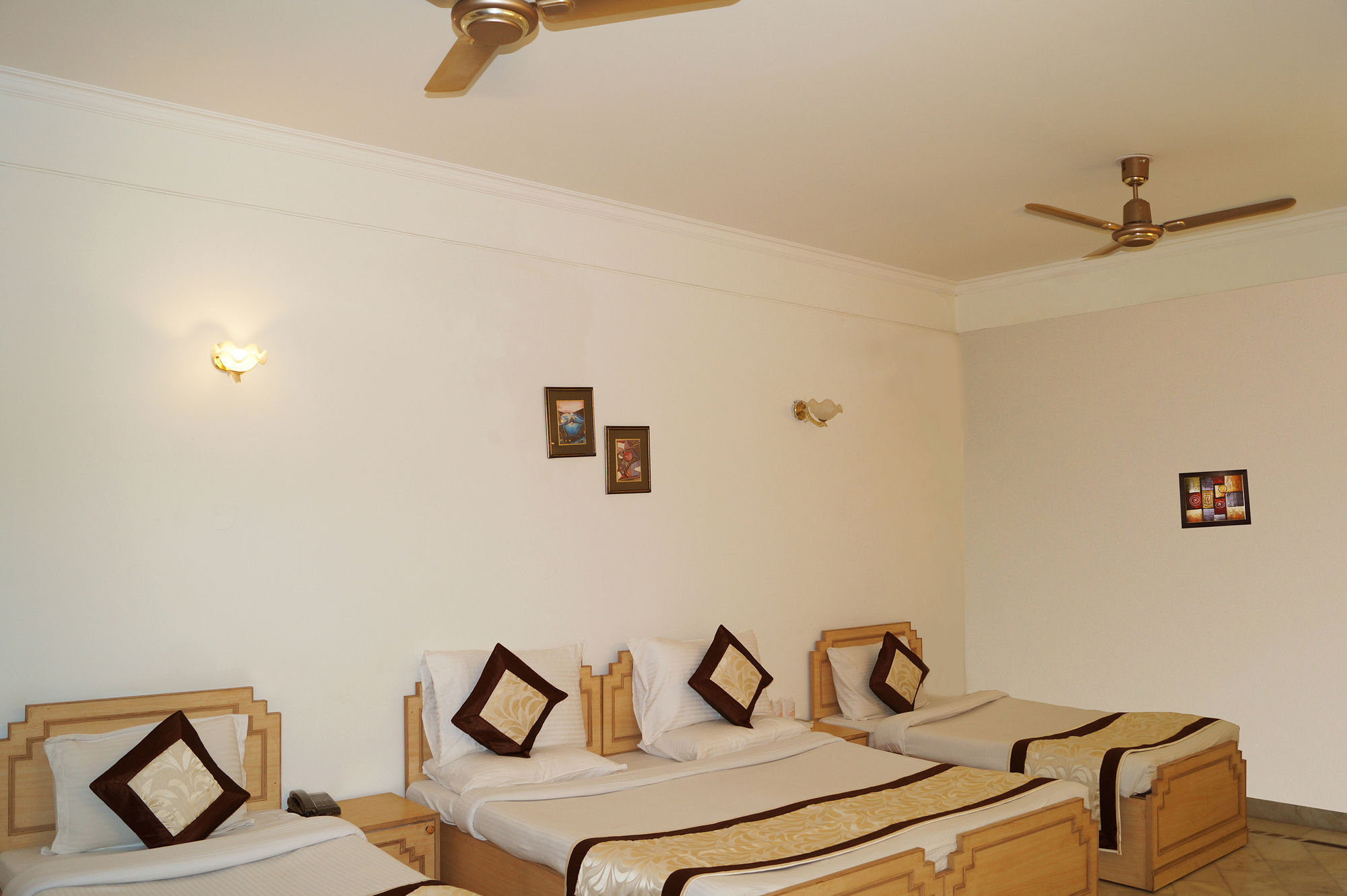 Hotel Sheela, 100M From Taj Mahal Agra  Eksteriør bilde